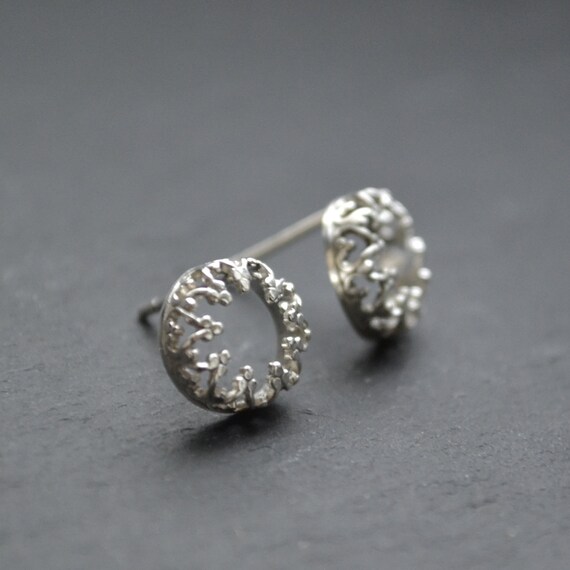 There is no queen without a crown post silver earrings studs