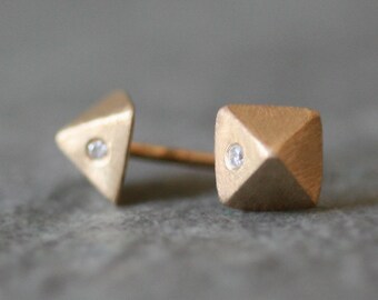 Low Pyramid Stud Earrings in 14k Gold with Diamonds