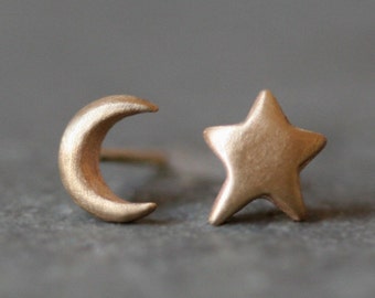 Moon and Star Stud Earrings in 14K Gold