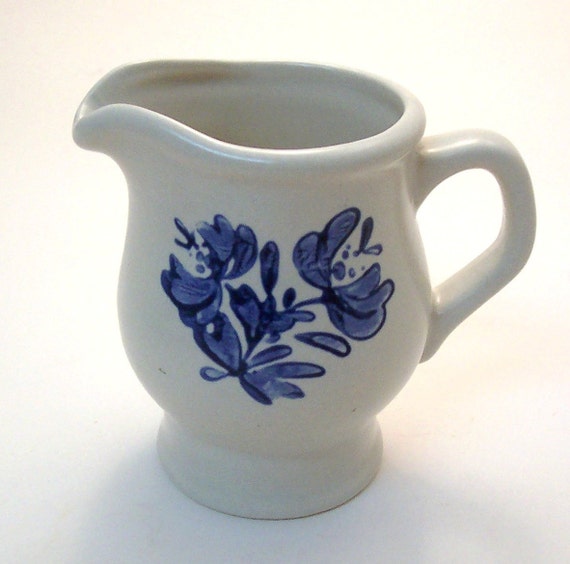 VINTAGE PFALTZGRAFF YORKTOWNE CREAMER