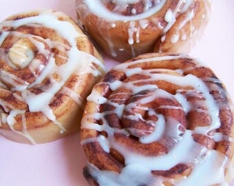 Cinnamon Roll Soap - Cinnamon Bun Soap, Iced Cinnamon Bun, Dessert Soap, Fake Food Soap, Baby Shower, Soap Favors, Bun in the Oven Soap