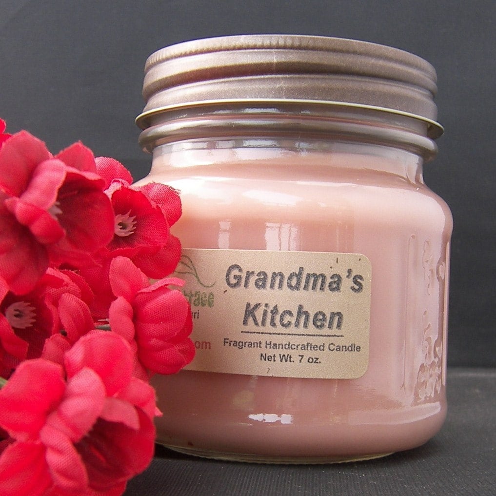 GRANDMA'S KITCHEN CANDLE Strong Apple Cinnamon Spice