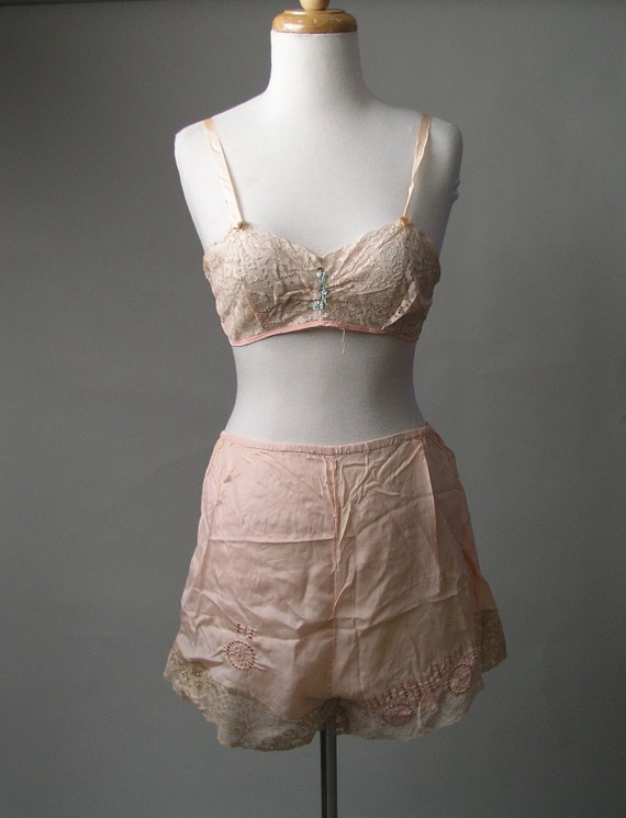 1930s Tap Panties Peach Silk Lace Bou