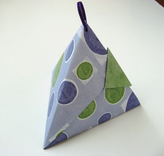 3D Triangle Origami Gift Box Purple and Green Circles with
