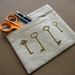 Keys - Small zippered pouch in natural linen