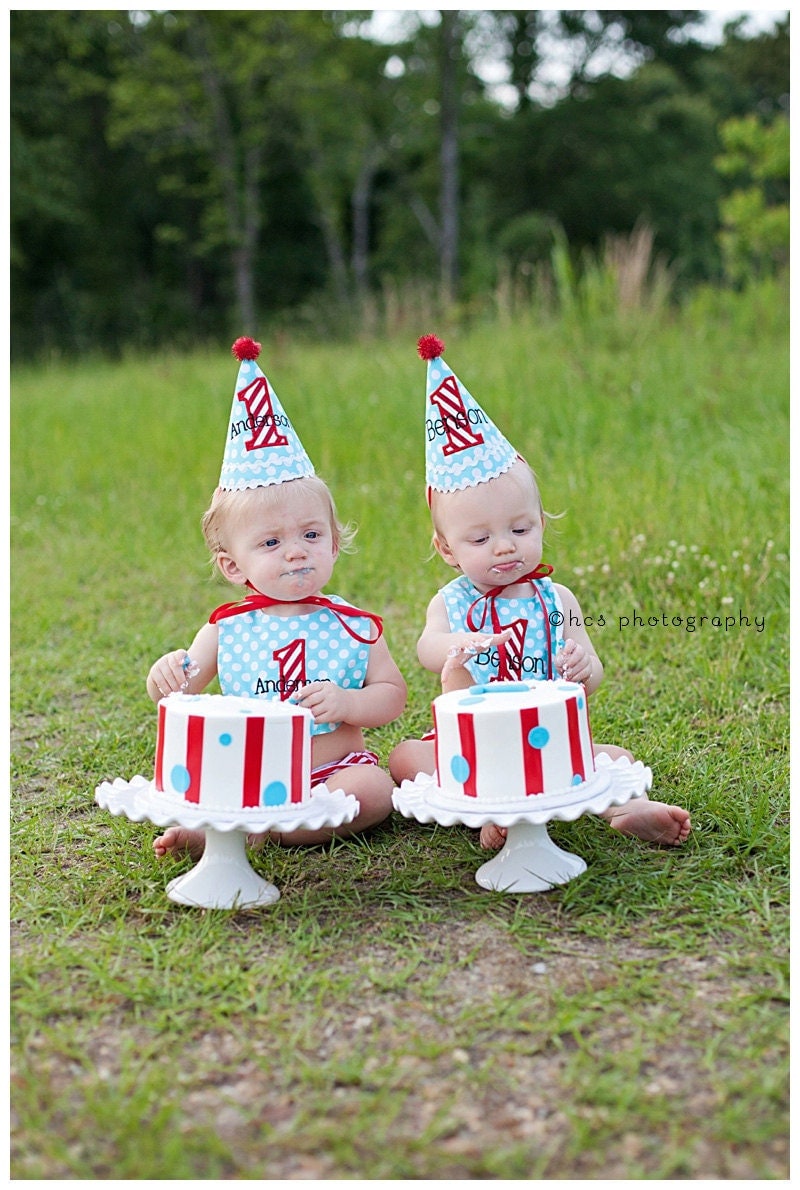 С днём рождения двойняшек. С днем рождения Близнецы. Годик близнецам. С днем рождения двойняшек 2 года.