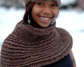Cap and Caplet in Brown with flecks of creame