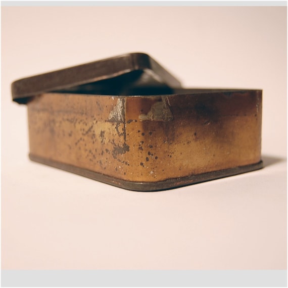 Vintage Metal Box tin with lid