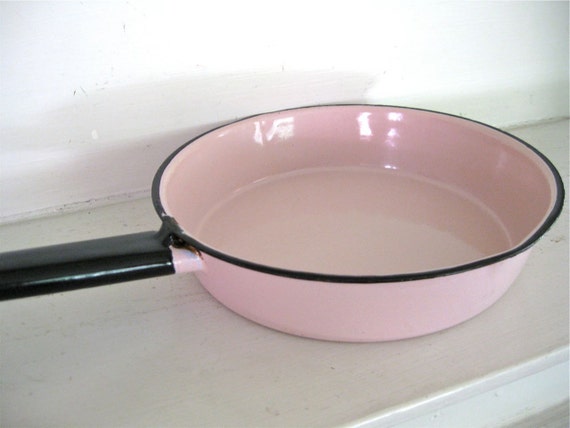 Vintage Pink Enamel Frying Pan 1950s Kitchen by Fishlegs on Etsy