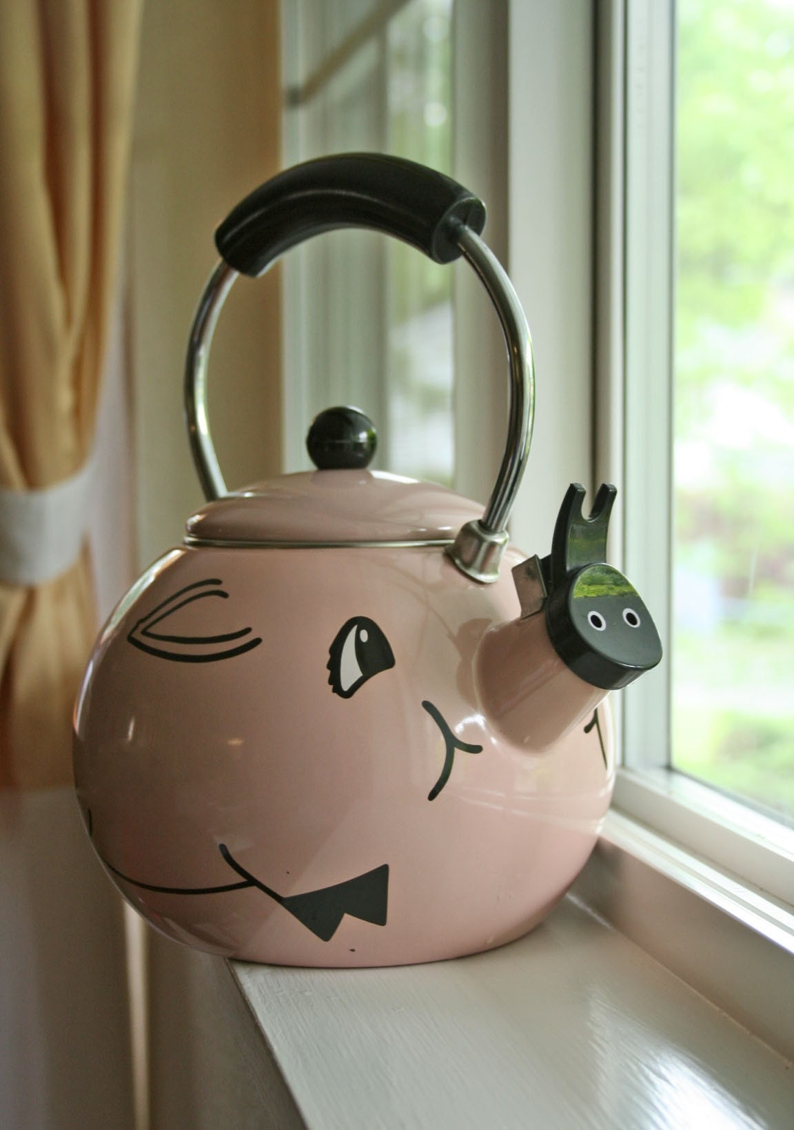 whistling pig tea kettle