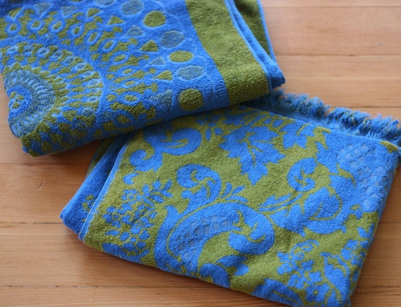 2 VIntage Towels in Bright Blue and Green