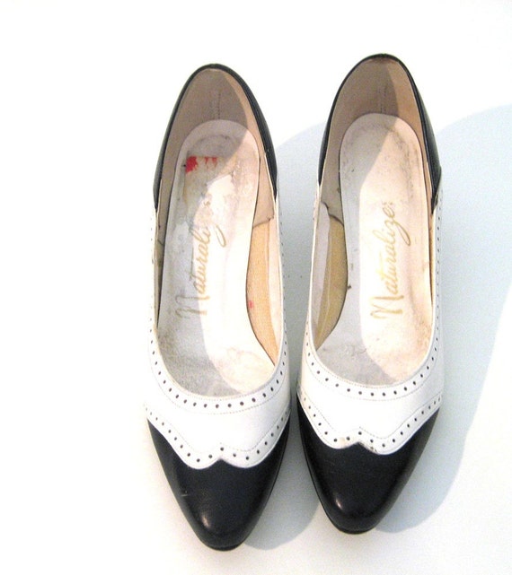 vintage Navy and White Spectator Pumps / Classic Heels