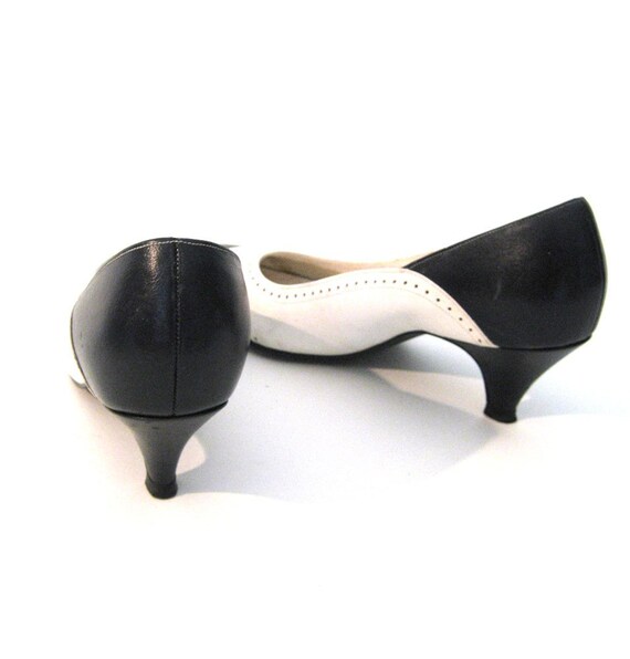 spectator pumps navy white