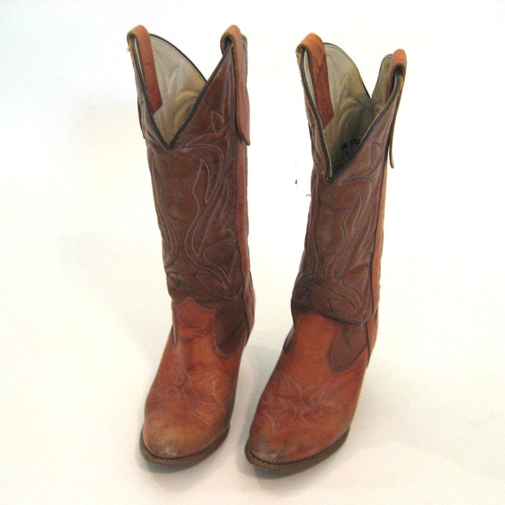 vintage CAPEZIO Perfectly Worn In Leather Cowboy Boots .....