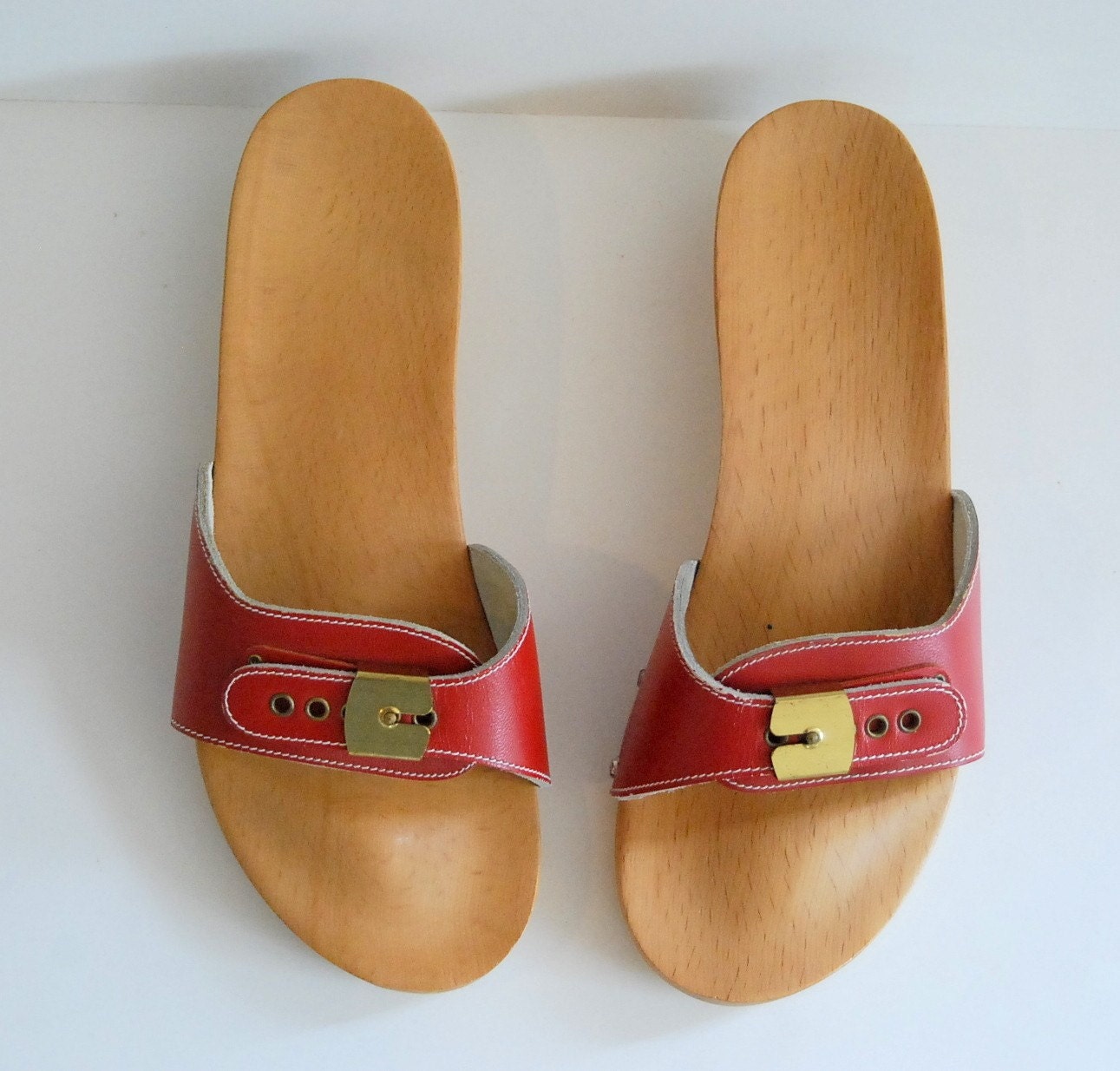 LIPSTICK RED...vintage 70s wooden clogs