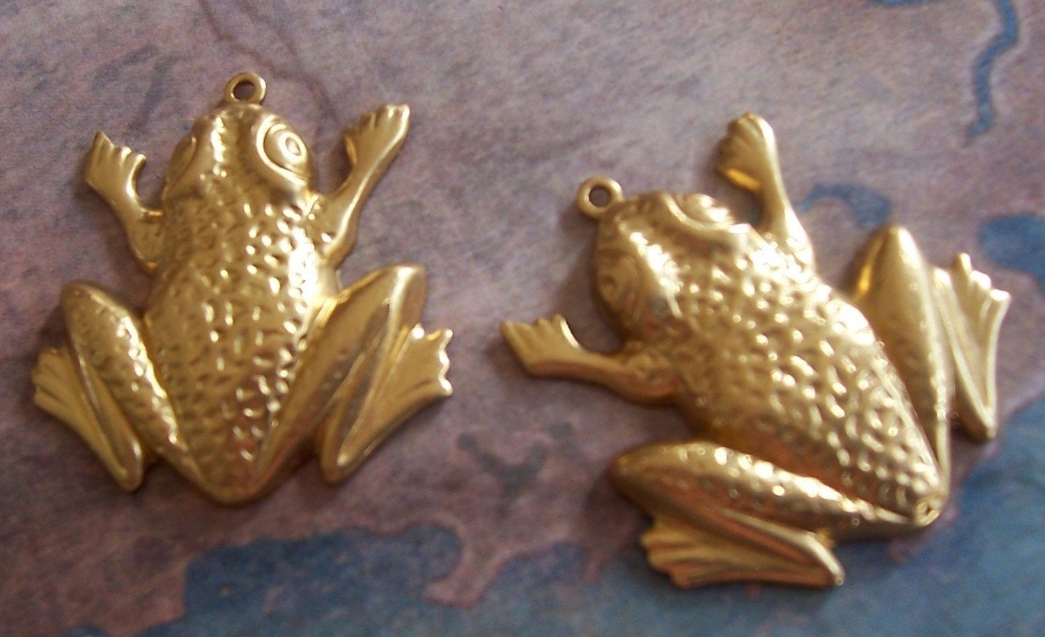 2 PC Raw Brass Frog Jewelry Finding / Pendant H0173