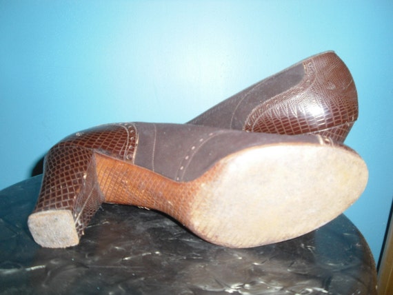 Late 1930s or 1940s Vintage Brown Suede and Leather Pumps