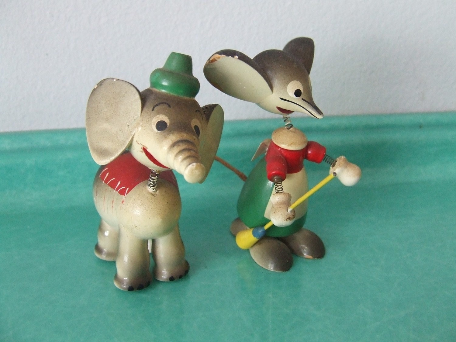 Pair Wooden Vintage Bobble Head TOYS Goula Spring Mouse