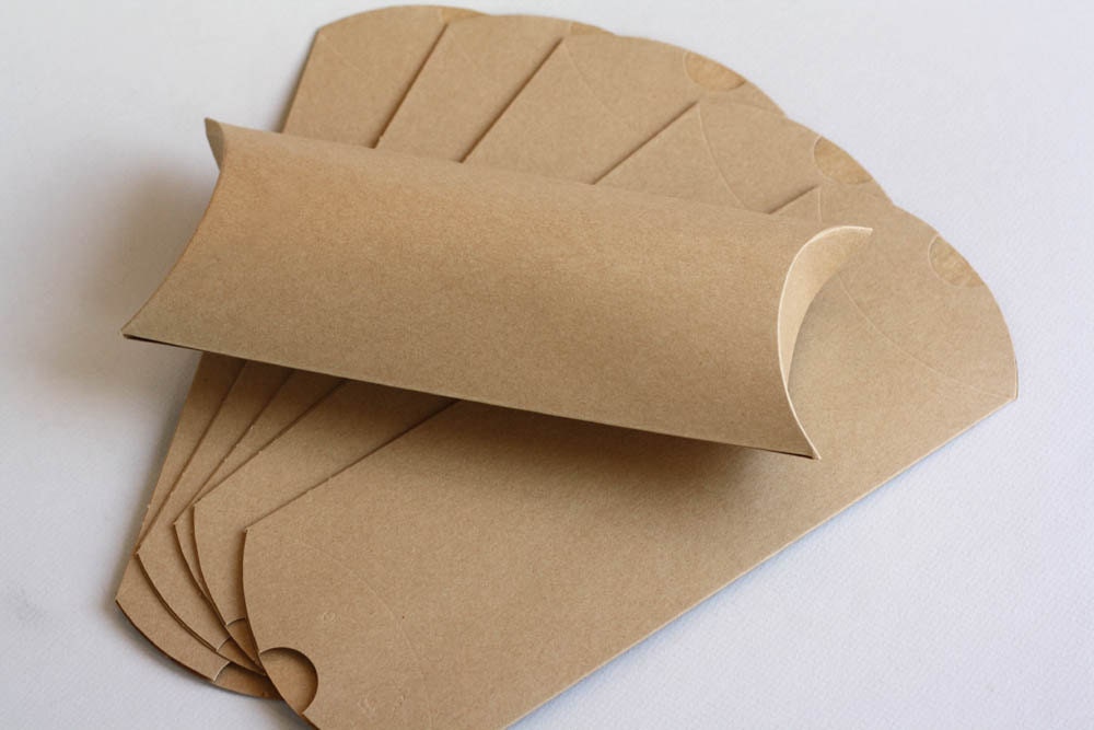 Kraft pillow boxes