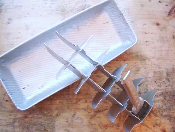 Vintage 1960's Aluminum Ice Cube Tray