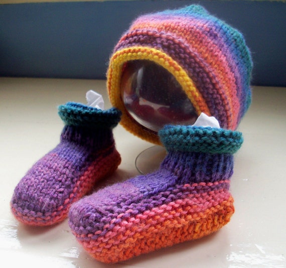 Baby hat booties vegan bright fun set 6 to 9 by SpinningStreak