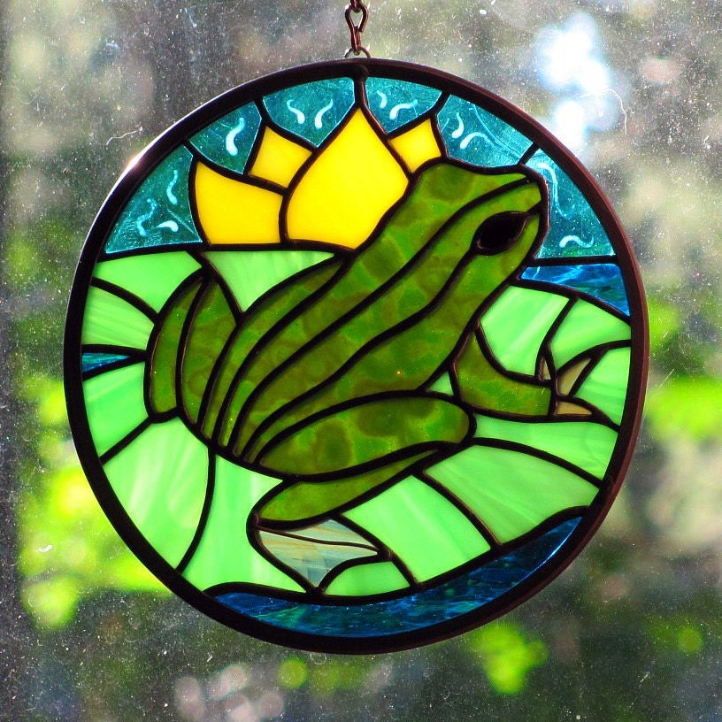 Stained Glass Spotted Green Frog Lily Pad Suncatcher