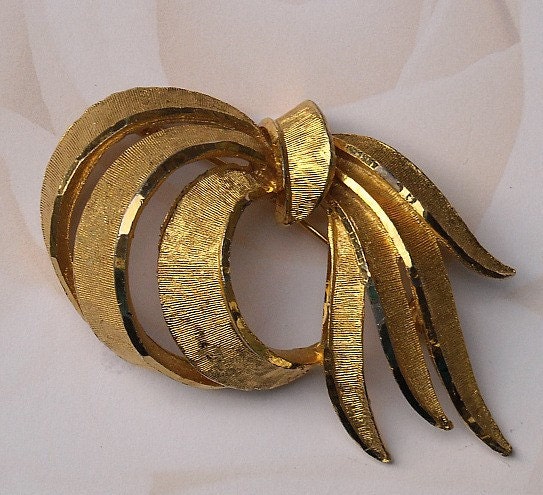 Vintage 1960s Gold Tone Capri Pin Brooch Marked