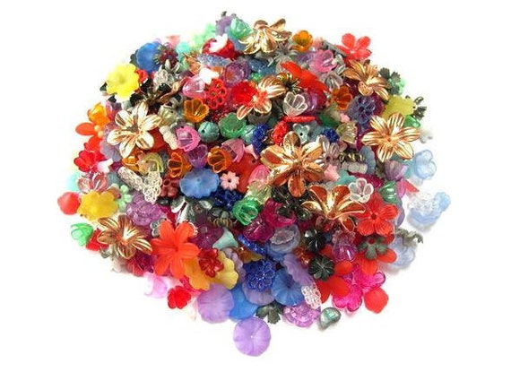 500 Vintage Flowers Beads 50 Kinds Lucite Plastic Many Rare