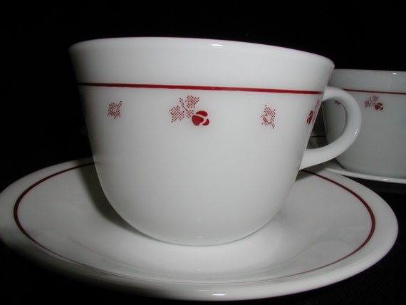 cups 4 and Red Saucers vintage saucers Cups Unusual &  and pyrex Pyrex Vintage sets White Floral