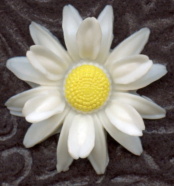 plastic daisy flower