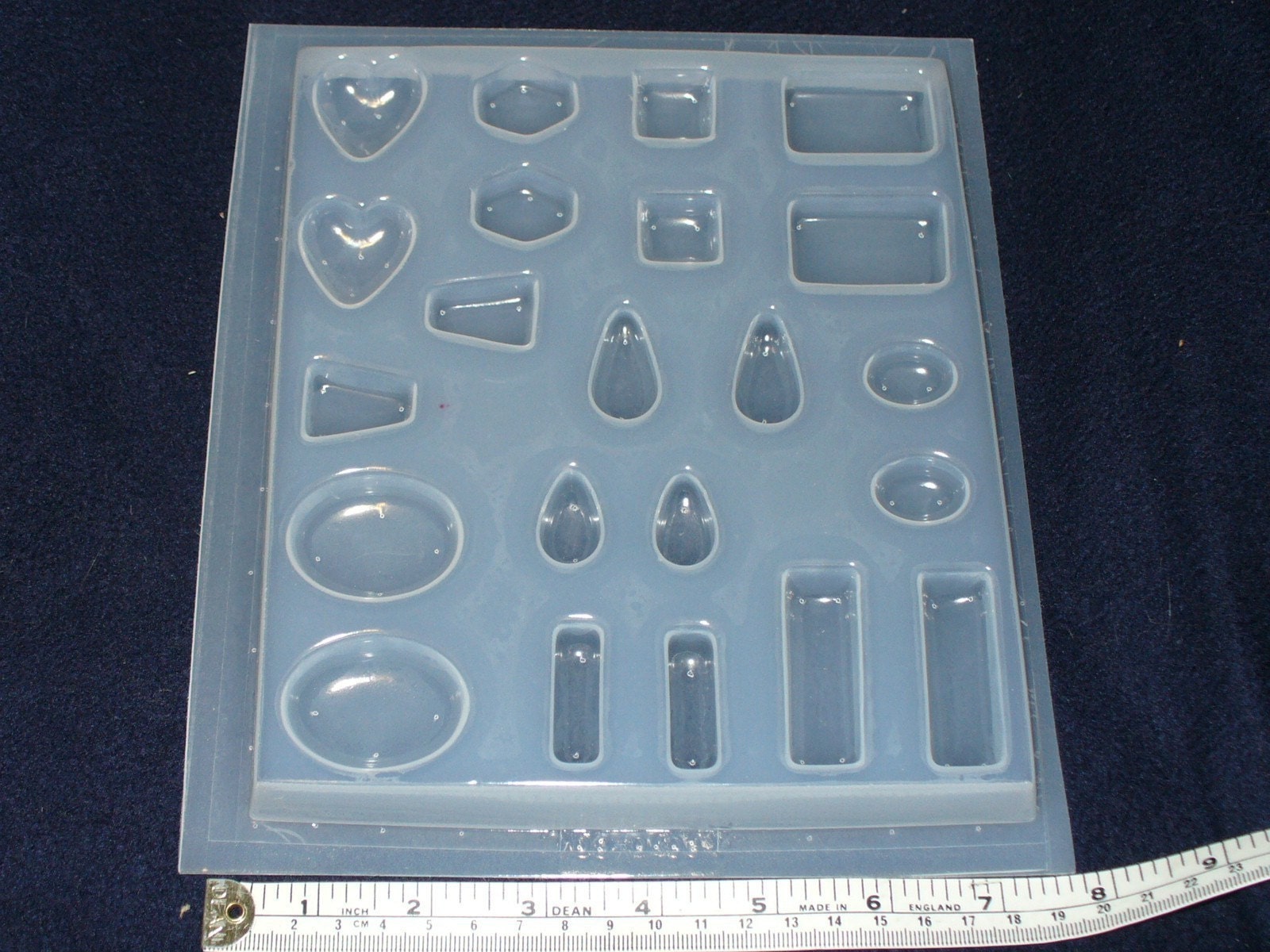 Resin Jewelry Mold 11 Pairs 22 Count 8x9 Tray by StainedGlassKarin