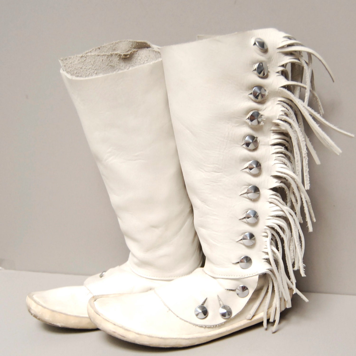 Moccasin White Leather 60s 70s Wild Fringe Button Up Knee High 