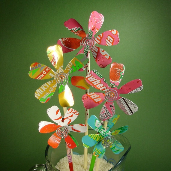 Spinning Flower Pinwheels from Recycled Soda Cans / Bouquet