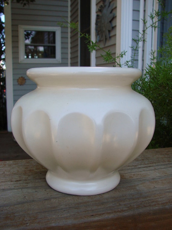 Vintage Creamy White Haeger Pottery Vase or Planter