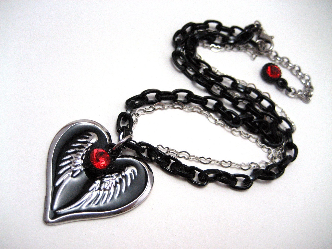 Displaying 15&gt; Images For - Gothic Heart With Wings