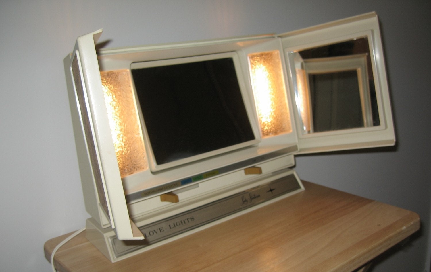 RESERVED SALE Vintage Make Up Mirror Love Lights Lady