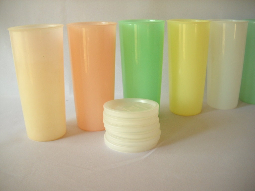 Vintage Tupperware Tumblers Lidded Plastic Tumblers