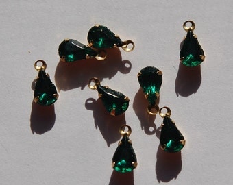 Vintage Emerald Green Glass Teardrop Stones in 1 Loop Brass Setting 8x4mm par001F
