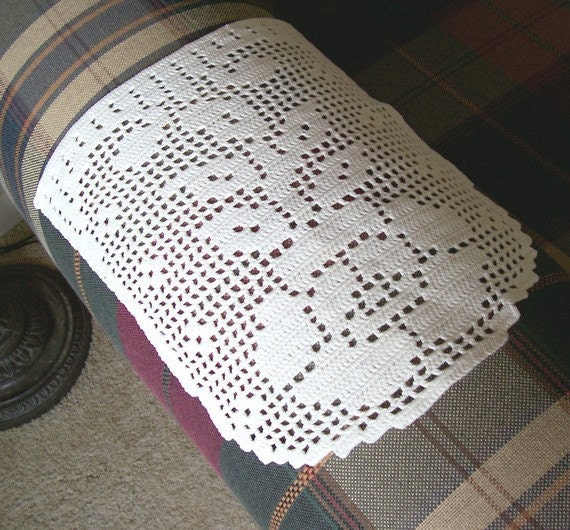 Armrest Covers: Vintage Filet Crochet Armrest by GriffithGardens