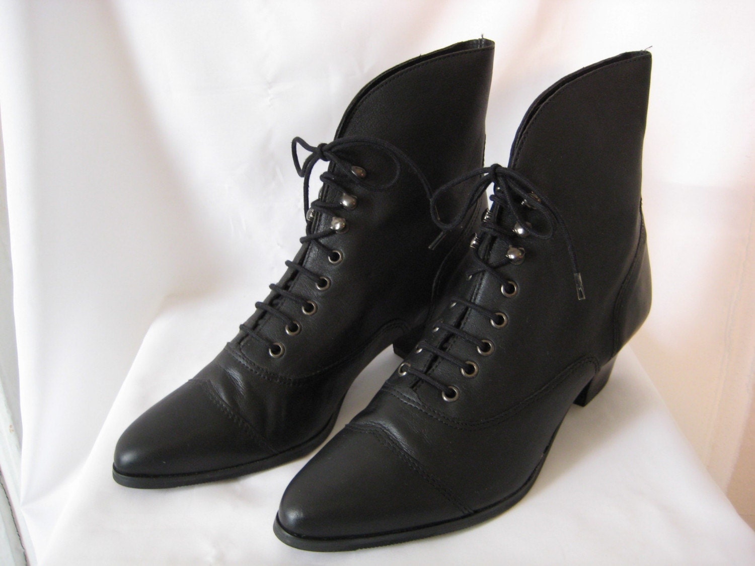 BLACK LEATHER Vintage 80's Lace-up Granny Ankle Boots