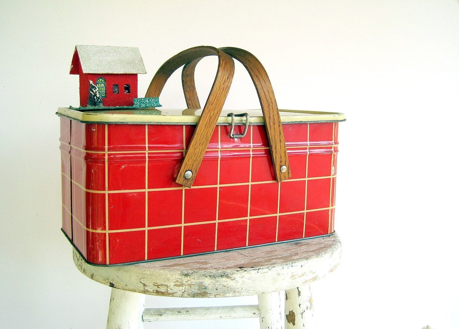 Vintage 40s Metal Picnic Basket Salerno Cookies