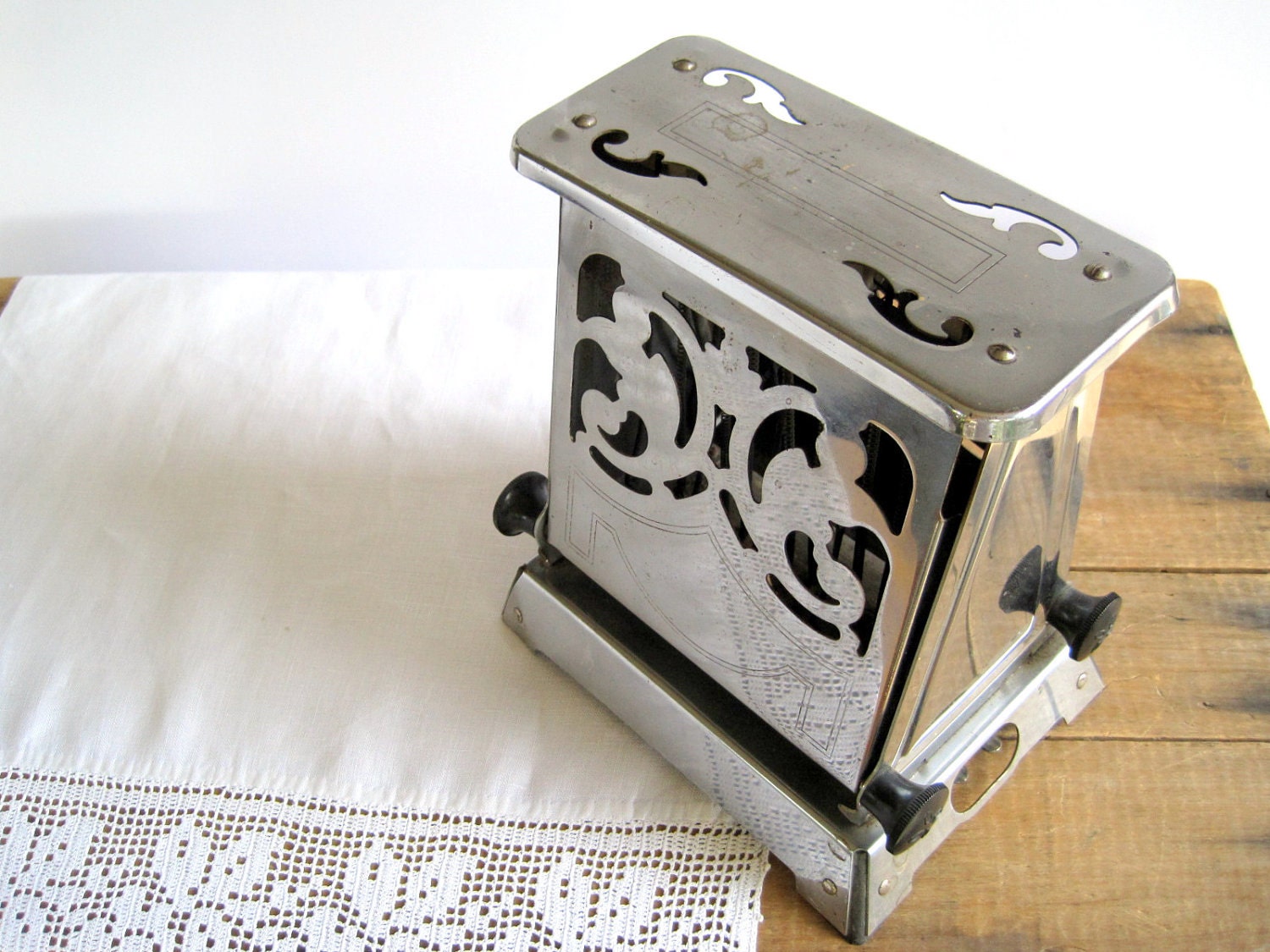 Antique Toaster Hotpoint 1920's Vintage