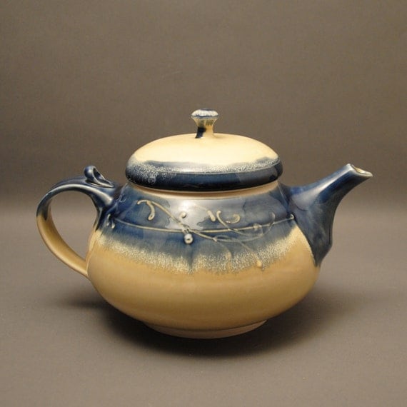 Small Porcelain Teapot for Loose Leaf Tea Arabesque