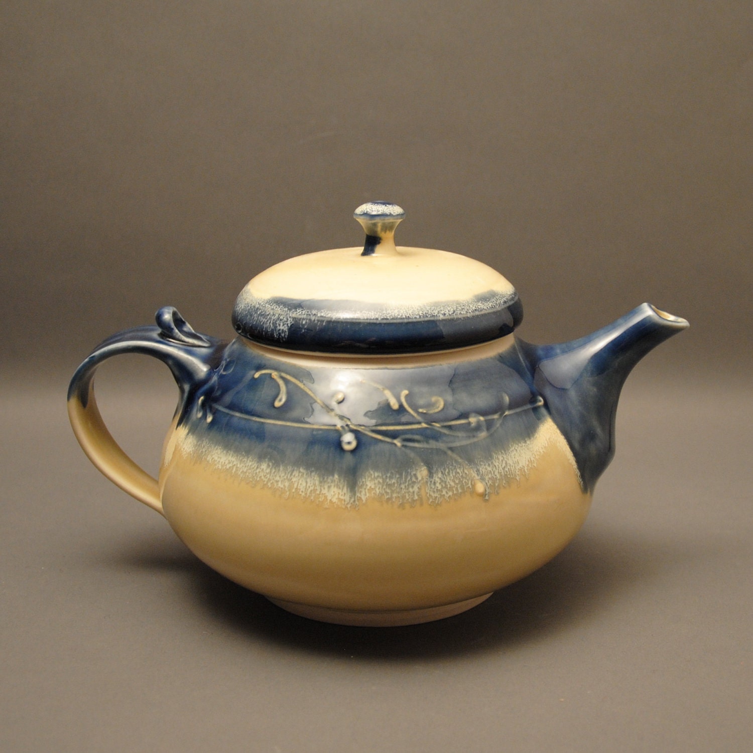 Small Porcelain Teapot for Loose Leaf Tea Arabesque