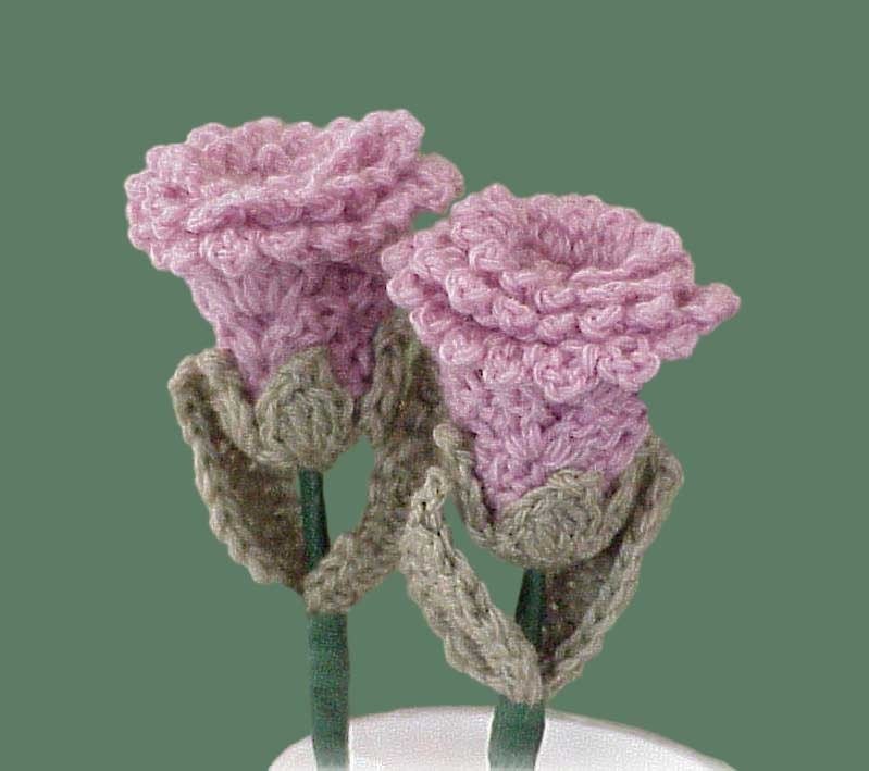 4 Crocheted Roses Wool Yarn Flowers in Cream and Victorian