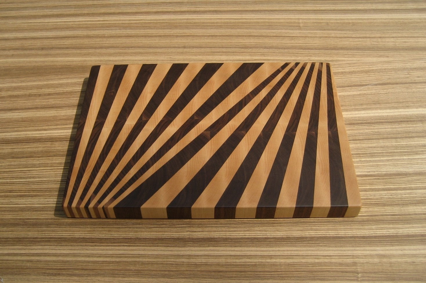 Fan Pattern End-Grain Cutting Board