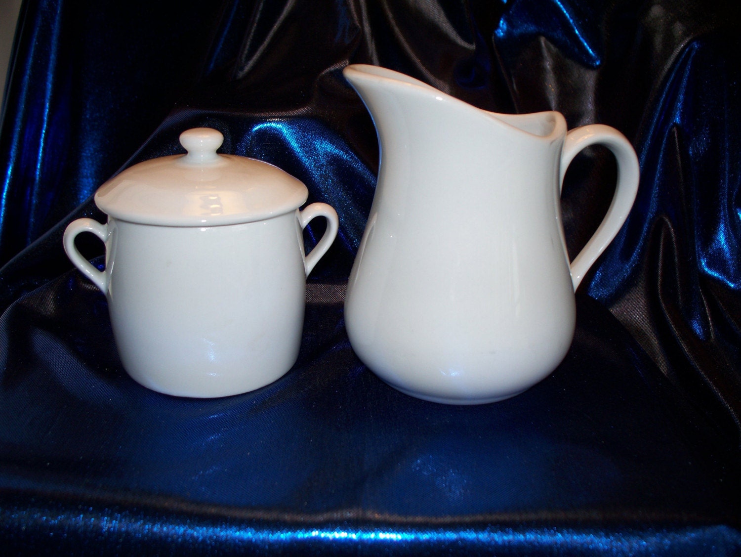 VINTAGE SUGAR BOWL and CREAMER APILCO PORCELAINE AFEU