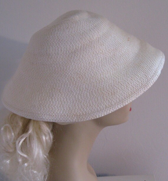 VINTAGE WHITE RICE PADDY STRAW HAT by John Wannemaker 1950s