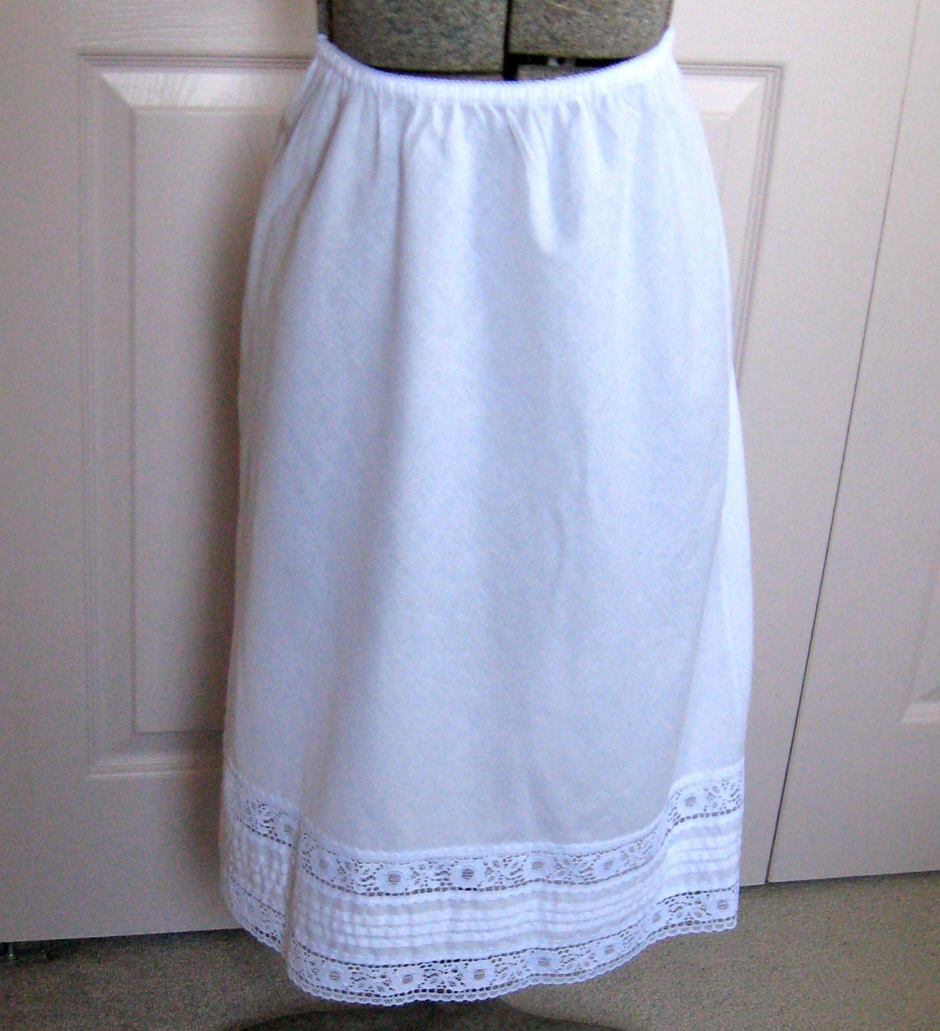 VINTAGE WHITE COTTON HALF SLIP with lace detail 1960s