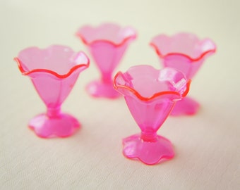 4 pcs Sundae Cup Charm (H30mm) Dark Pink